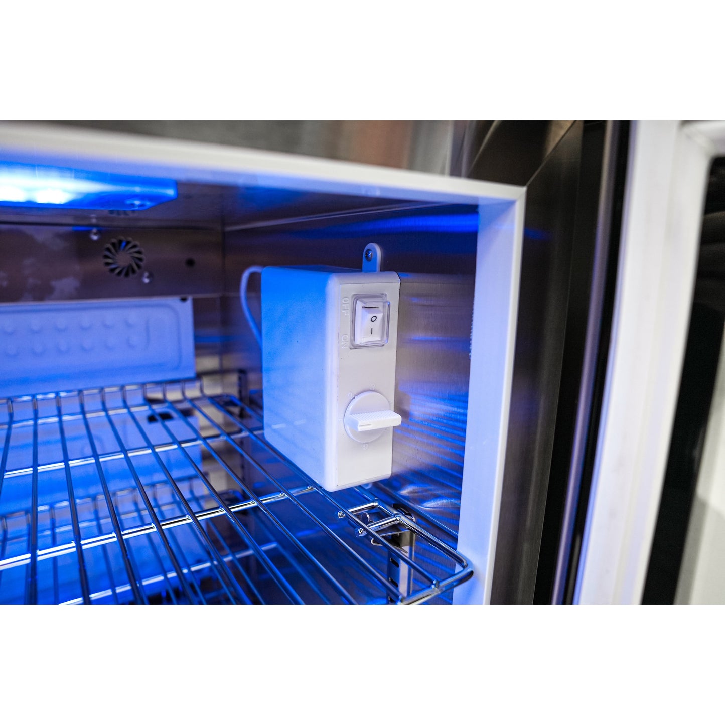 Mont Alpi 400 Deluxe BBQ Grill Island with Kegerator, Kamado Module, Extra Drawer Storage & Fridge - MAi400-DKEGFCKAMDR