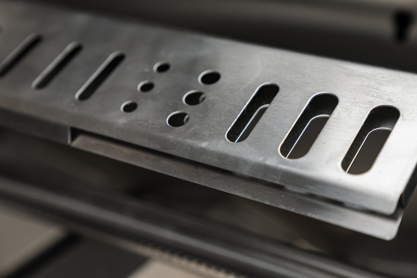 Mont Alpi 400 Deluxe BBQ Grill Island with L-Shape, Beverage Center, Kegerator, Kamado Module, Extra Storage & Fridge - MAi400-D90KEGBEVFCKAMXL